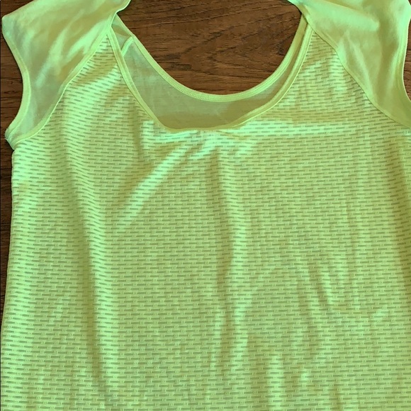 Under Armour tank - Picture 3 of 4